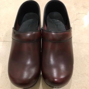 Dansko Cabrio Clogs 38